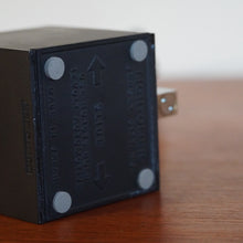 Load image into Gallery viewer, Vintage lightolier Michael Lax lytegem telescoping lamp black Japan