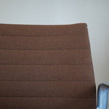 Load image into Gallery viewer, Vintage Herman Miller Eames aluminum group management swivel desk chair