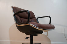Load image into Gallery viewer, Charles Pollock Executive Desk Chairs for Knoll in brown Cognac Leather
