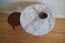 Load image into Gallery viewer, Knoll Eero Saarinen marble side table - 20" Round