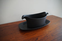 Load image into Gallery viewer, Bennington Potters David Gil Gravy Boat 1891 Vermont
