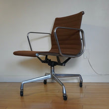 Load image into Gallery viewer, Vintage Herman Miller Eames aluminum group management swivel desk chair
