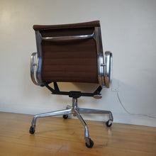 Load image into Gallery viewer, Vintage Herman Miller Eames aluminum group management swivel desk chair
