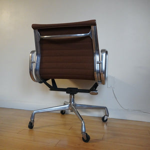 Vintage Herman Miller Eames aluminum group management swivel desk chair