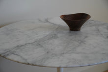 Load image into Gallery viewer, Knoll Eero Saarinen marble side table - 20&quot; Round
